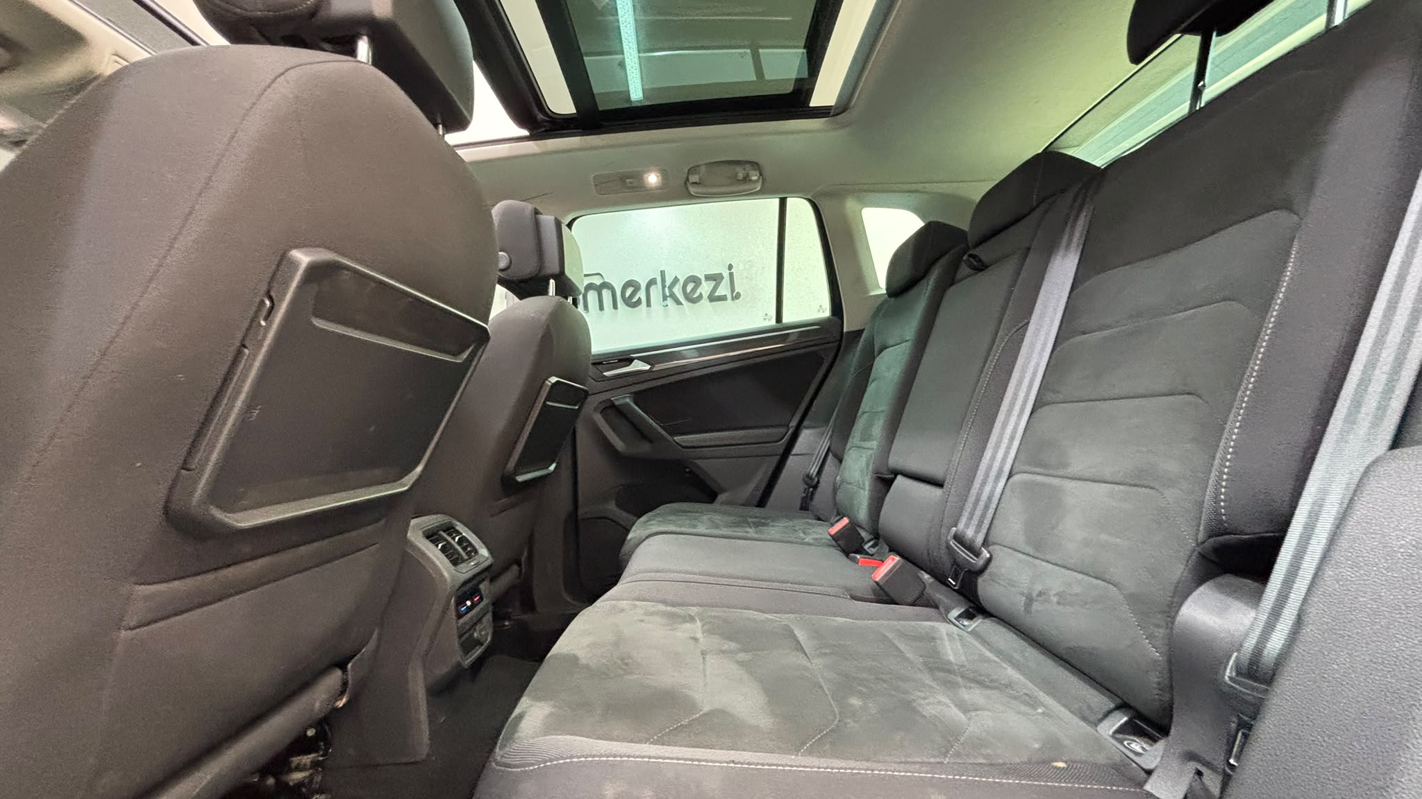 VOLKSWAGEN TIGUAN 11
